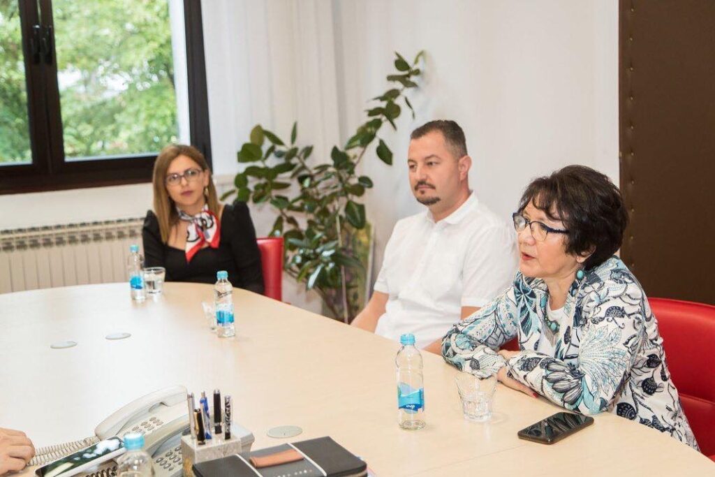 Матурантима подршка општине за одлазак на екскурзију Матурантима подршка општине за одлазак на екскурзију