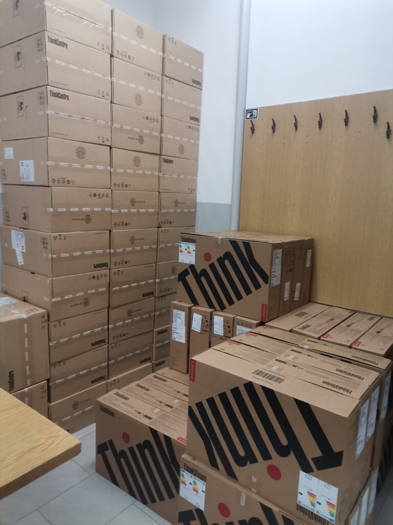 Рачунарска опрема за два кабинета Рачунарска опрема за два кабинета