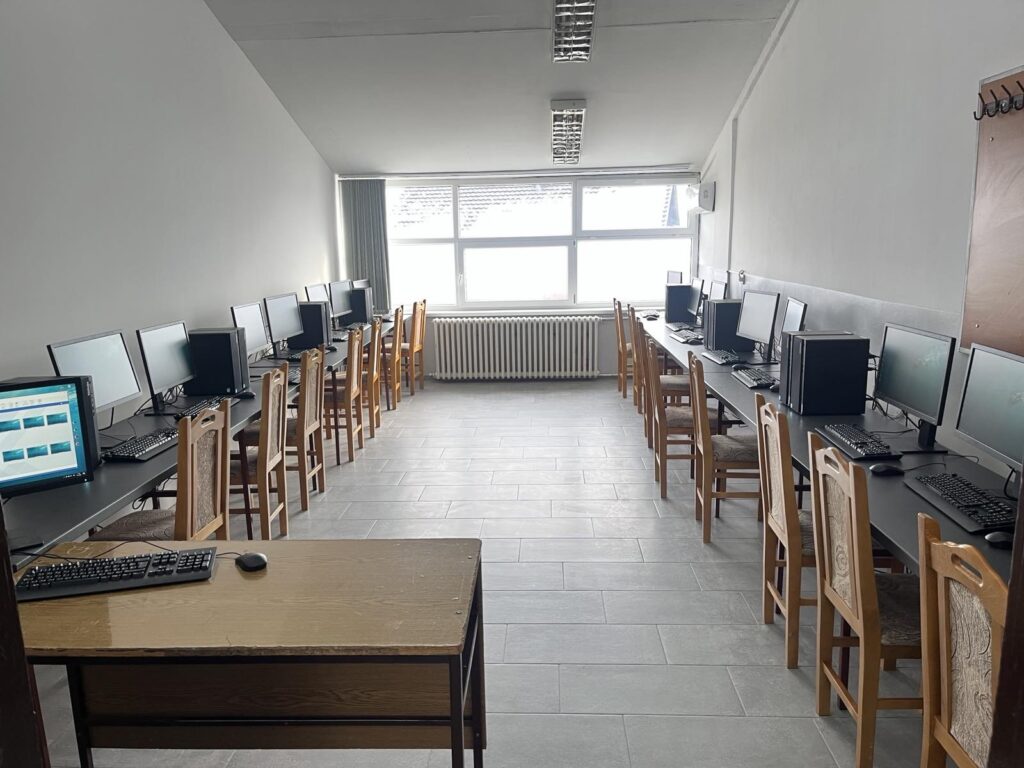 Опремање кабинета информатике