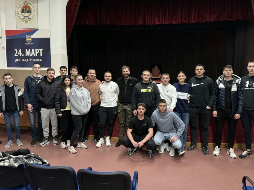 175 ученика наше школе у пратњи четири професора на позоришној представи “Тесла-прилагођавање анђела” 175 ученика наше школе у пратњи четири професора на позоришној представи “Тесла-прилагођавање анђела”