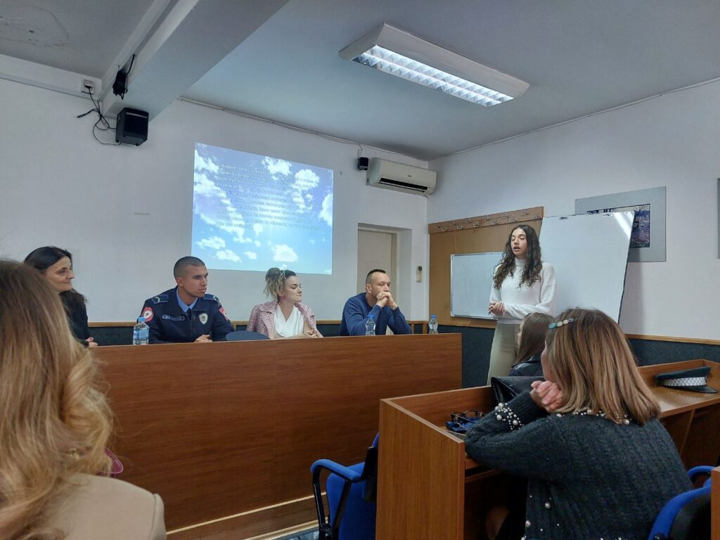 Опасности у виртуелном свијету – округли сто Опасности у виртуелном свијету – округли сто