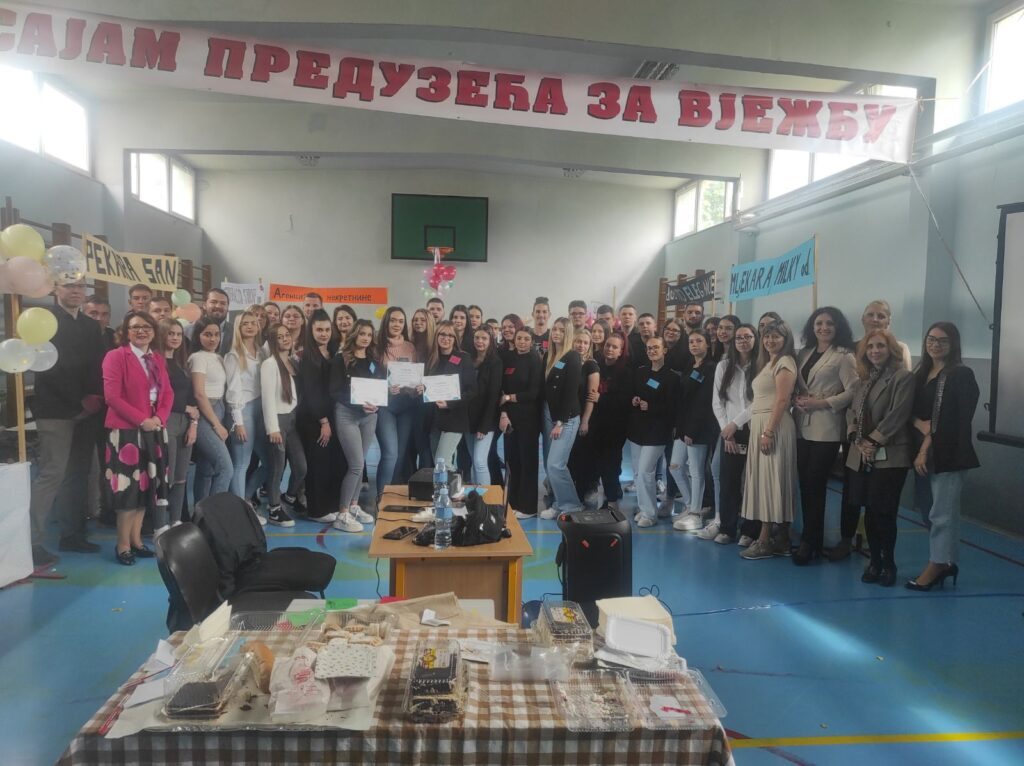 Креативност младих на дјелу — Сајам предузећа за вјежбу у ЈУ ЦСШ „Иво Андрић“ Прњавор