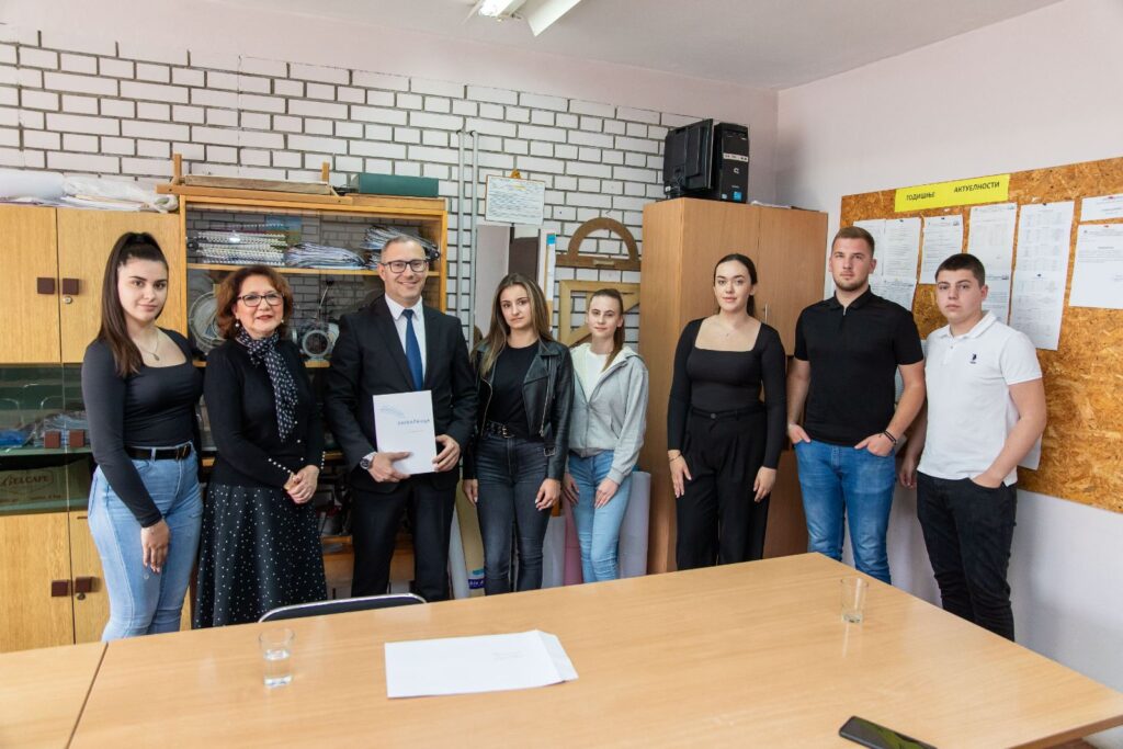 ГРАДОНАЧЕЛНИК УРУЧИО НАГРАДЕ ПОБЈЕДНИЧКИМ ЕКИПАМА САЈМА ПРЕДУЗЕЋА ЗА ВЈЕЖБУ