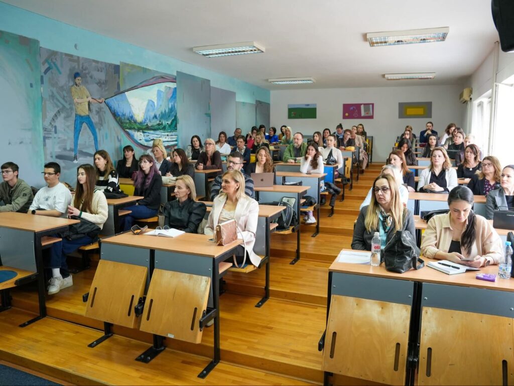 ОКРУГЛИ СТО У ОРГАНИЗАЦИЈИ ЦЕНТРА “НАУМ”